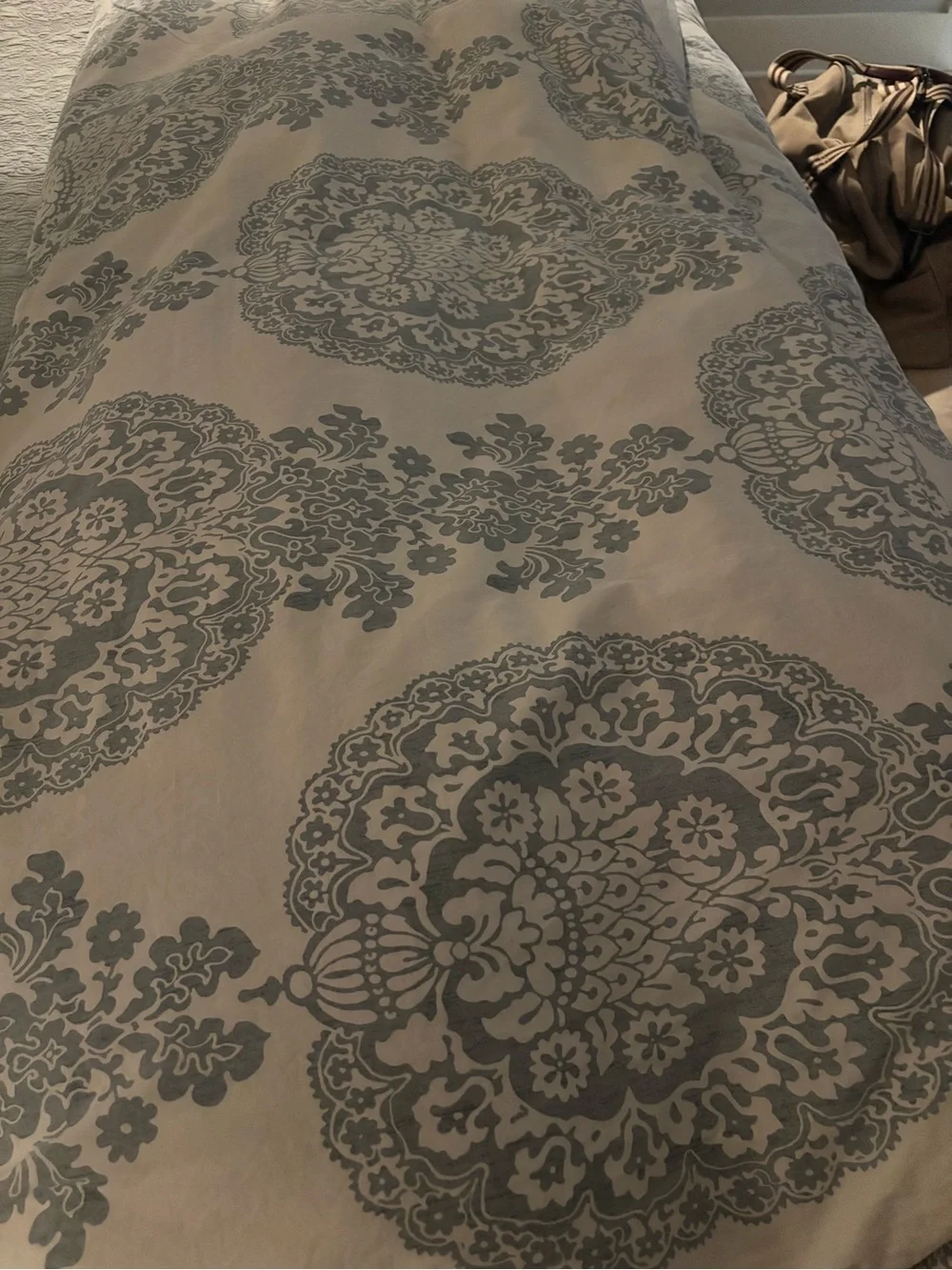 Pottery Barn Medallion Duvet Cover in Gray / blue and Cream